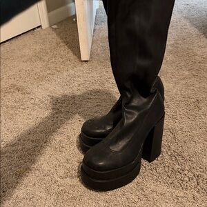 Steve Madden Black Platform Women's boots
